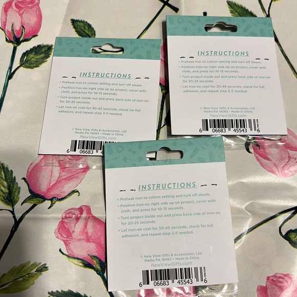 New Lot 3 Pastel Colored “GO RUN” Sneaker Decorative Iron-On Patch (2.5 inches) - Picture 4 of 5